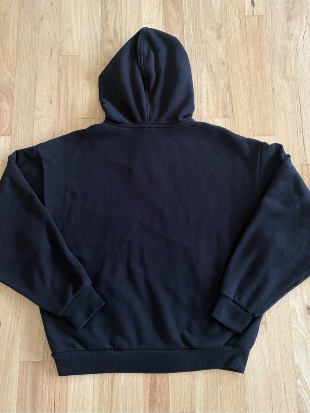 ALO Yoga Women’s Black Accolade Hoodie, lightly worn - Picture 4 of 7